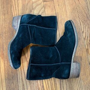 UGG Australia Cyrinda‎ boots black Suede low heel pull-on sz 9